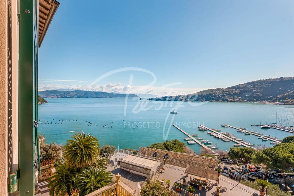 Portovenere dimora del ‘900 con vista mare e box auto