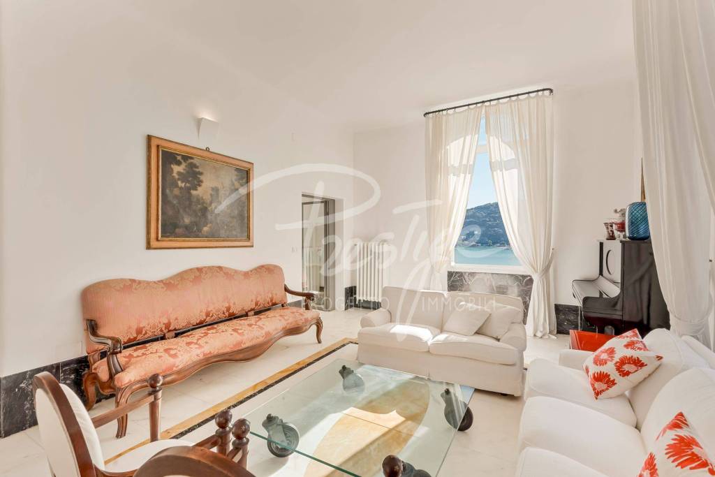 Portovenere dimora del ‘900 con vista mare e box auto