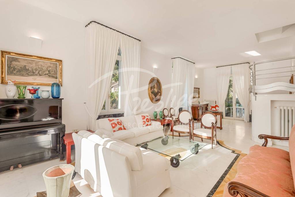 Portovenere dimora del ‘900 con vista mare e box auto