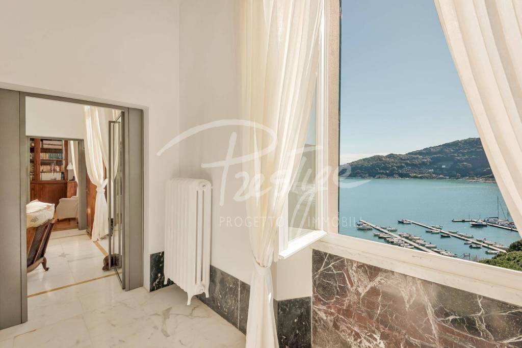 Portovenere dimora del ‘900 con vista mare e box auto