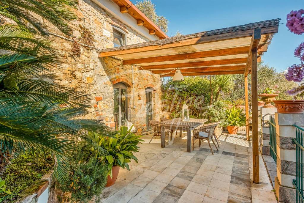 Portovenere dimora del ‘900 con vista mare e box auto