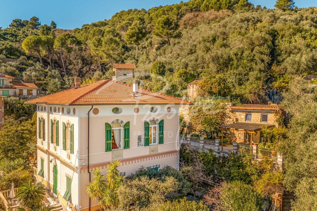 Portovenere dimora del ‘900 con vista mare e box auto