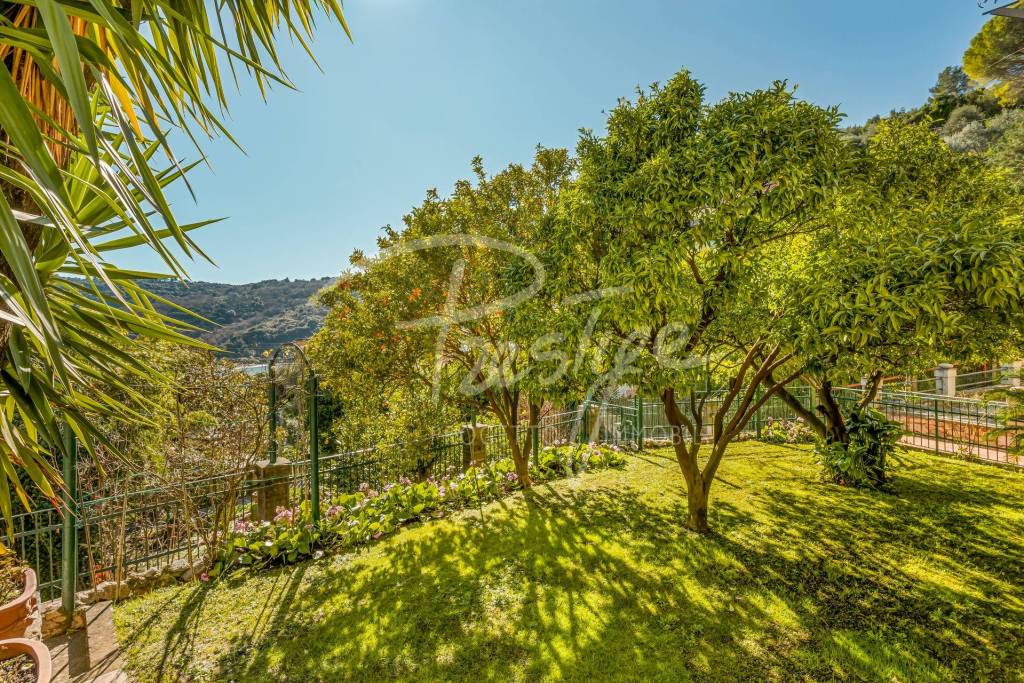 Portovenere dimora del ‘900 con vista mare e box auto