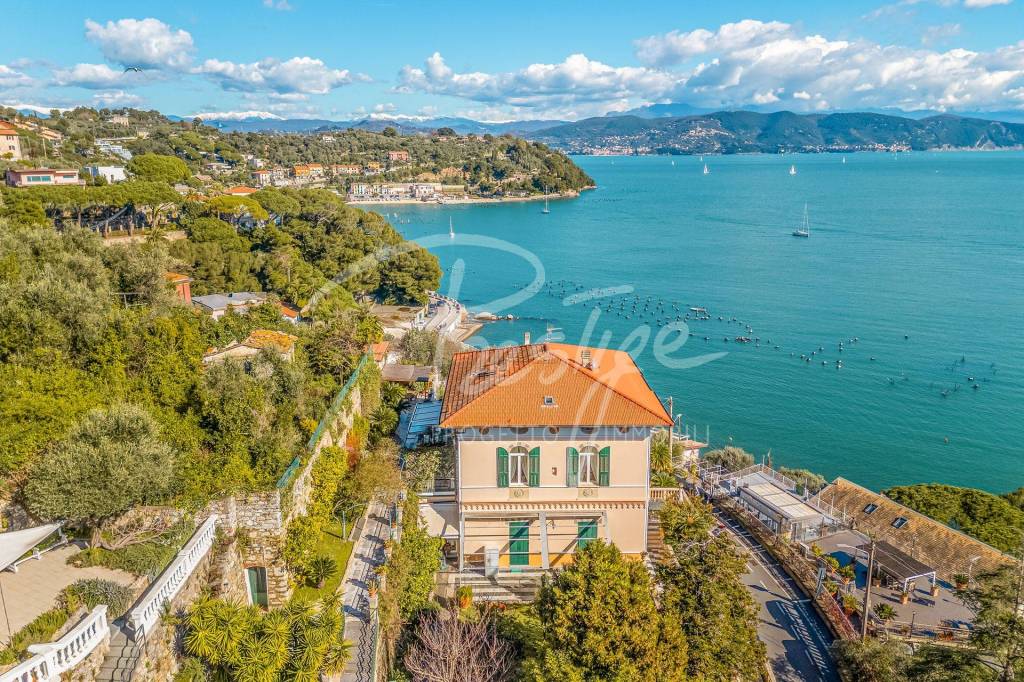 Portovenere dimora del ‘900 con vista mare e box auto