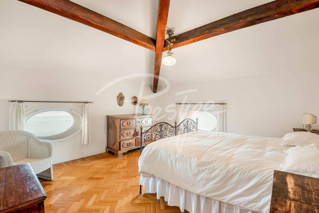 Portovenere dimora del ‘900 con vista mare e box auto