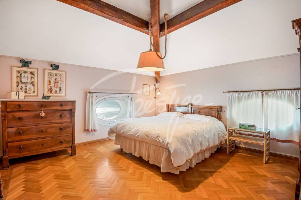 Portovenere dimora del ‘900 con vista mare e box auto