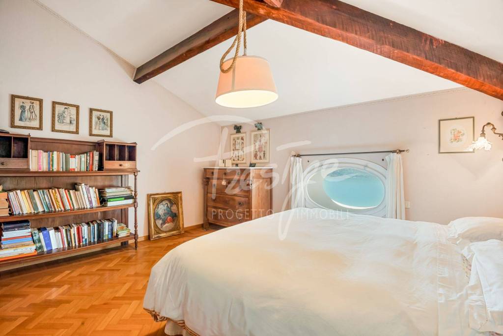 Portovenere dimora del ‘900 con vista mare e box auto