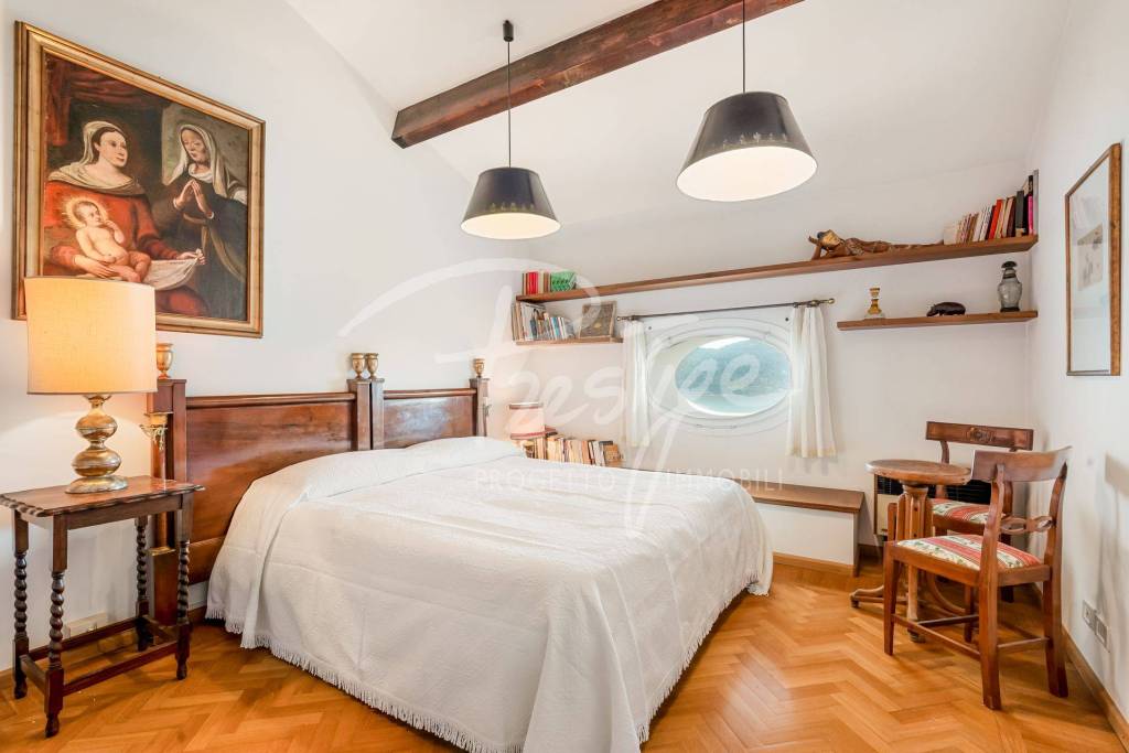 Portovenere dimora del ‘900 con vista mare e box auto