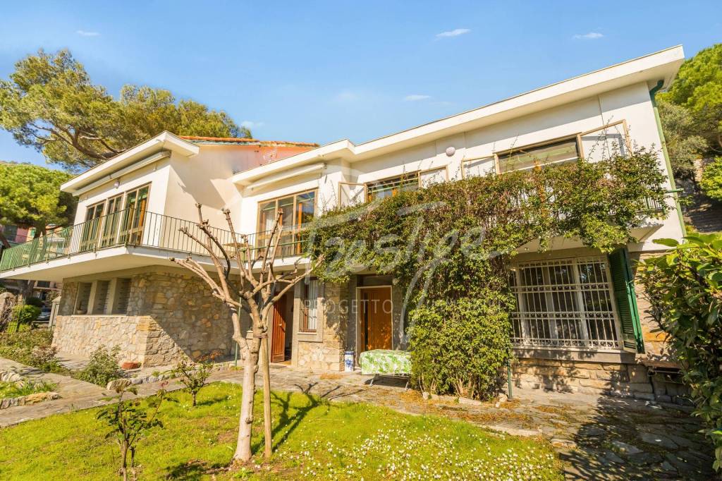 Portovenere villa bifamiliare immersa nel verde