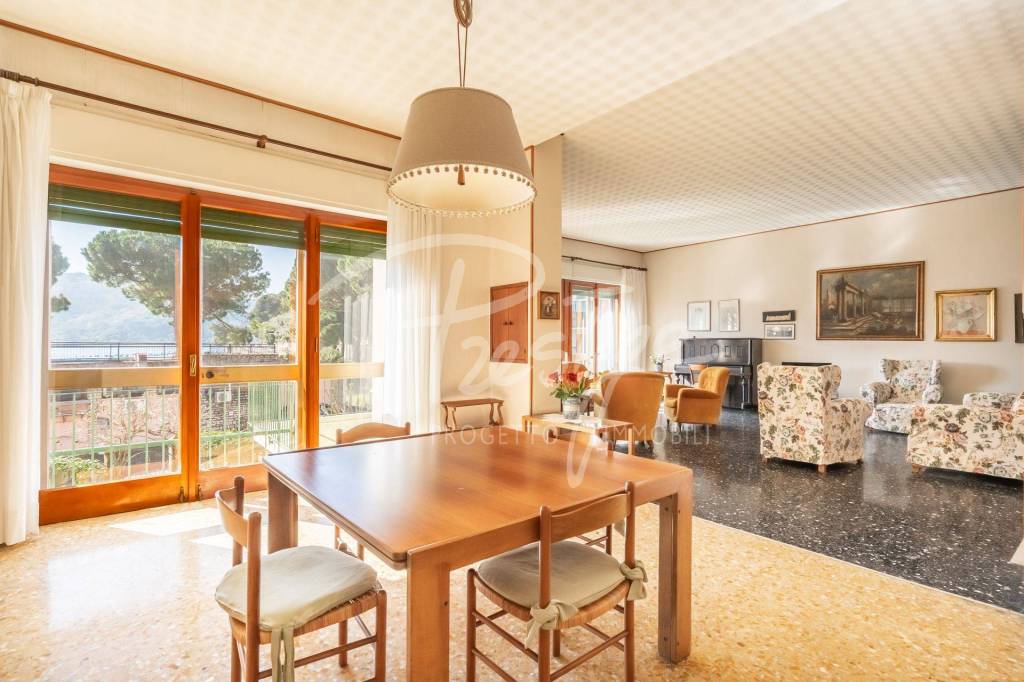 Portovenere villa bifamiliare immersa nel verde