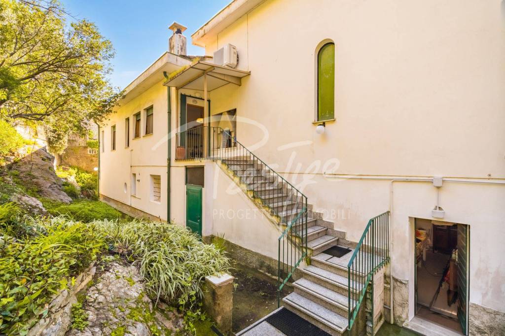 Portovenere villa bifamiliare immersa nel verde