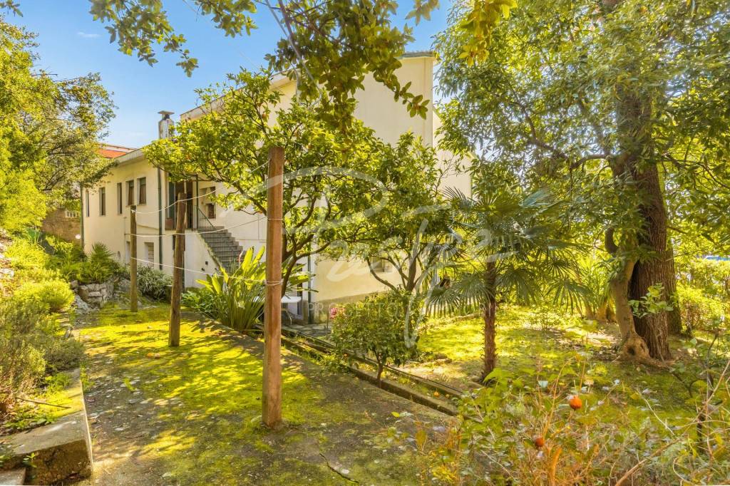 Portovenere villa bifamiliare immersa nel verde