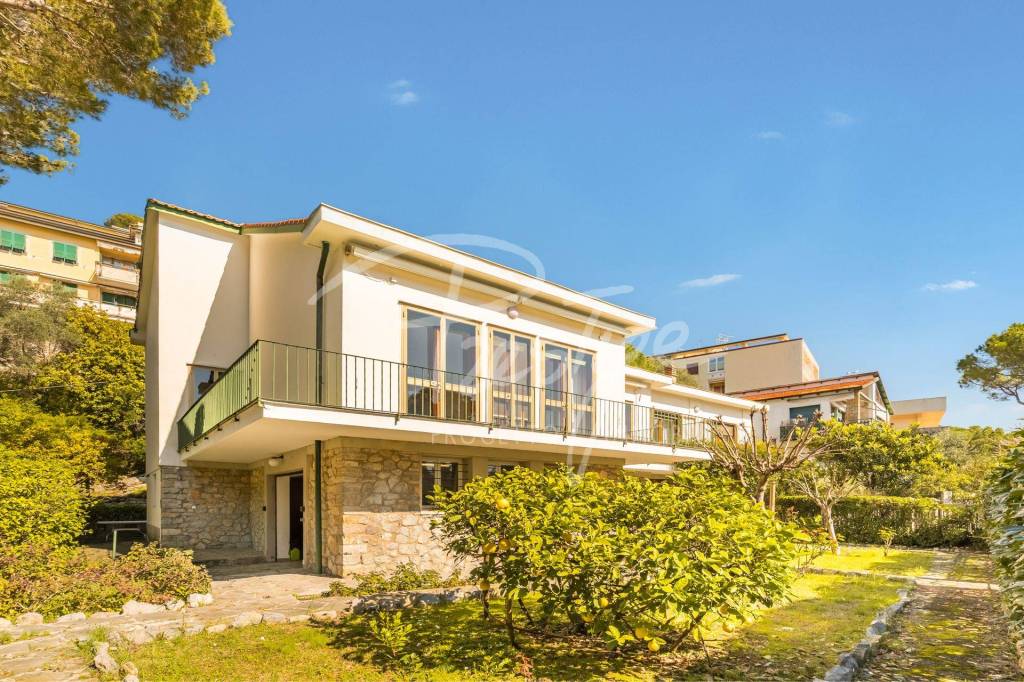 Portovenere villa bifamiliare immersa nel verde