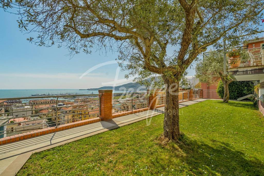 La Spezia Colli porzione di bifamiliare con vista sul golfo