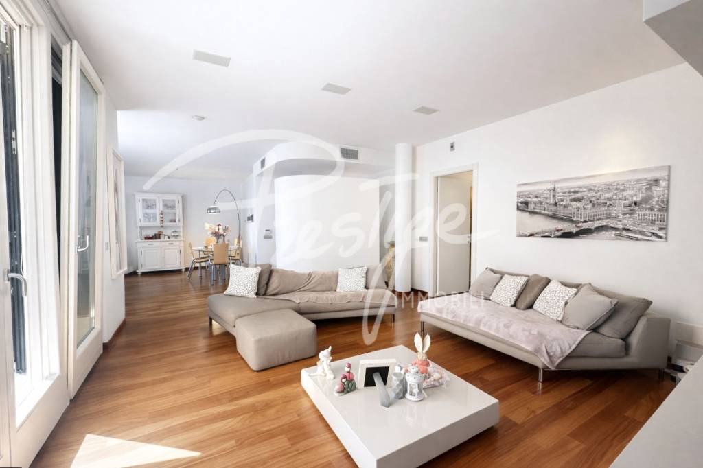 La Spezia Porto Lotti appartamento con giardino e parcheggio