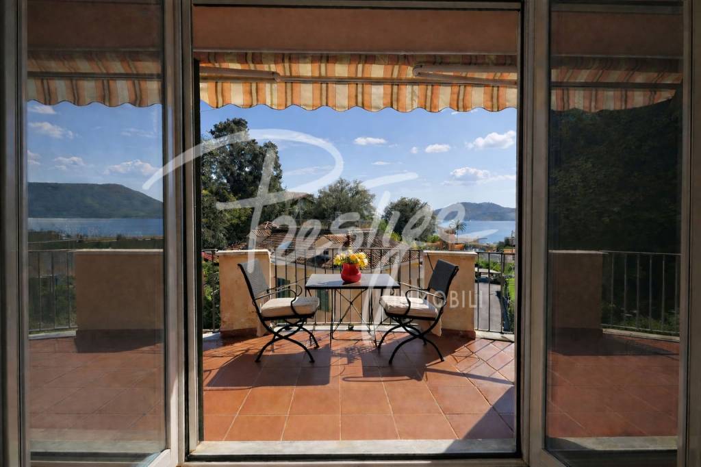 La Spezia Porto Lotti appartamento con giardino e parcheggio