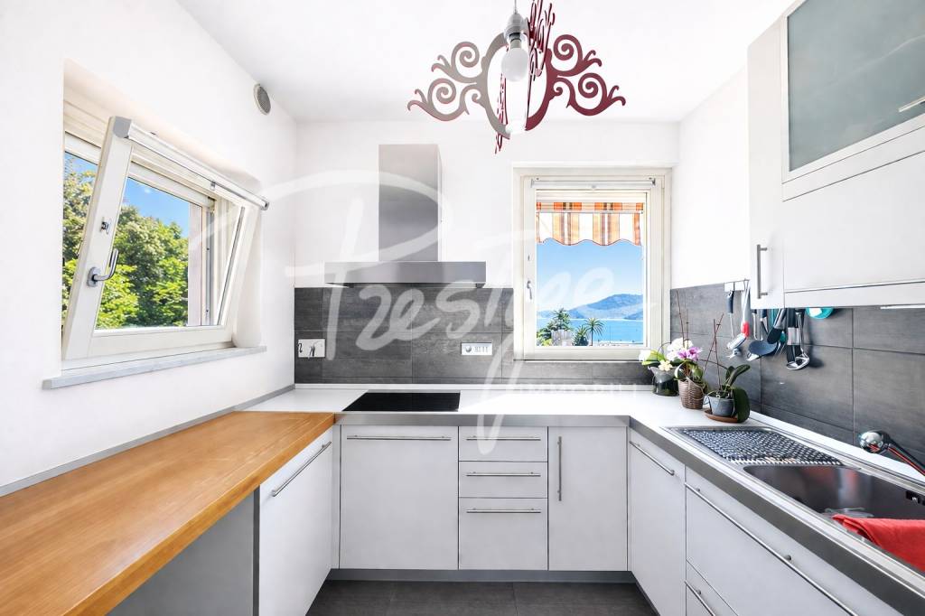 La Spezia Porto Lotti appartamento con giardino e parcheggio