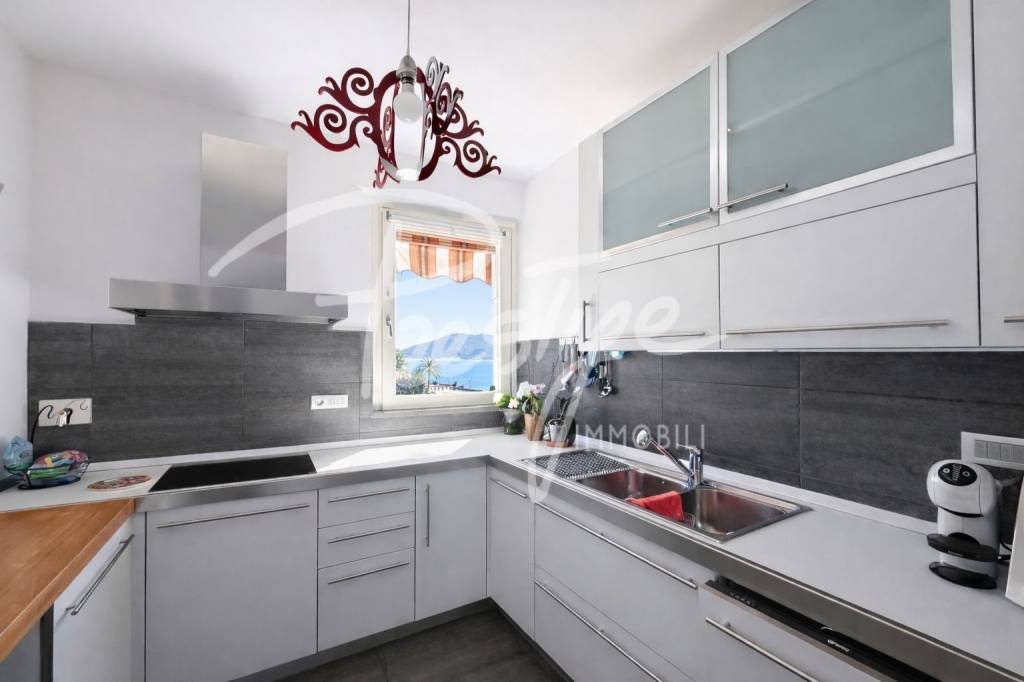 La Spezia Porto Lotti appartamento con giardino e parcheggio