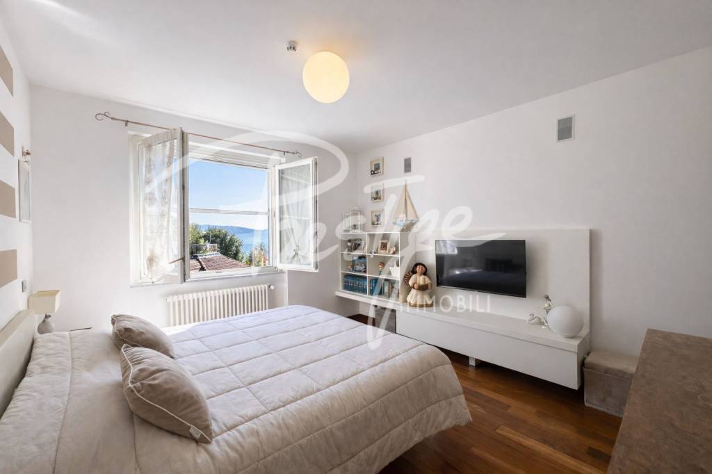 La Spezia Porto Lotti appartamento con giardino e parcheggio