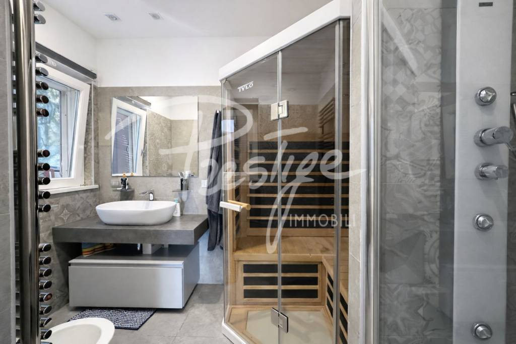 La Spezia Porto Lotti appartamento con giardino e parcheggio