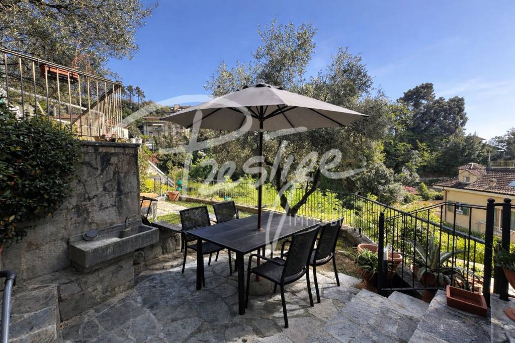 La Spezia Porto Lotti appartamento con giardino e parcheggio