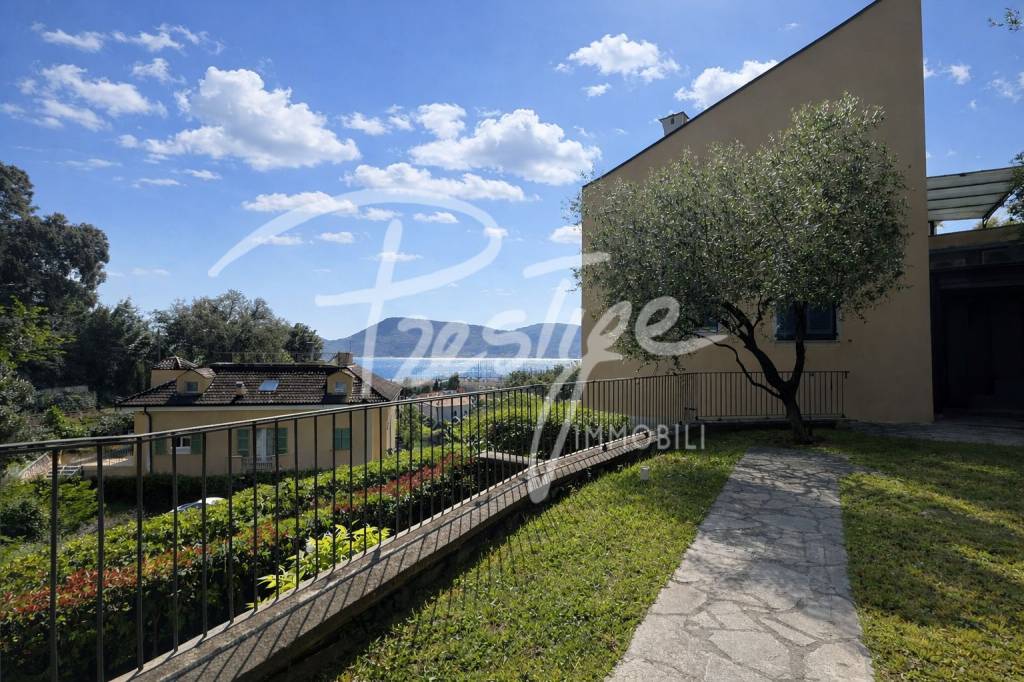 La Spezia Porto Lotti appartamento con giardino e parcheggio