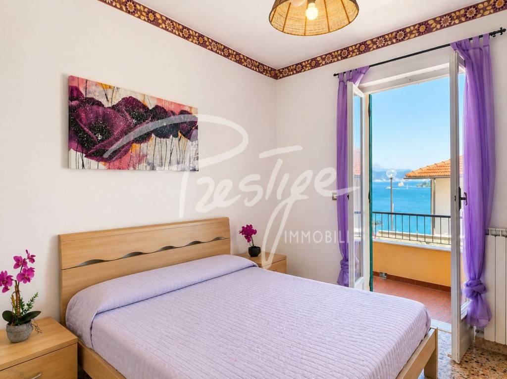 PORTOVENERE APPARTAMENTO CON POSTO AUTO E CANTINA