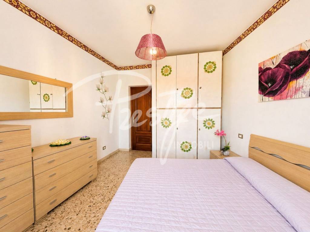 PORTOVENERE APPARTAMENTO CON POSTO AUTO E CANTINA