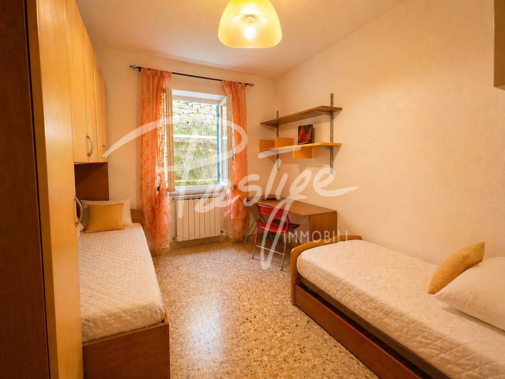 PORTOVENERE APPARTAMENTO CON POSTO AUTO E CANTINA