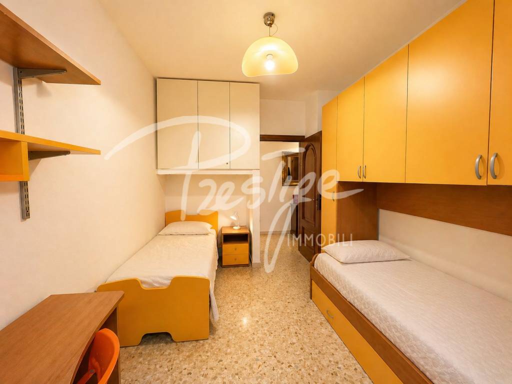 PORTOVENERE APPARTAMENTO CON POSTO AUTO E CANTINA