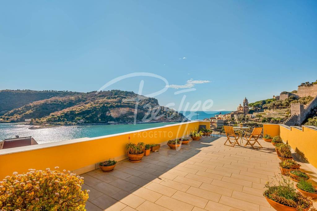 Portovenere attico con terrazza e garage vista mare totale