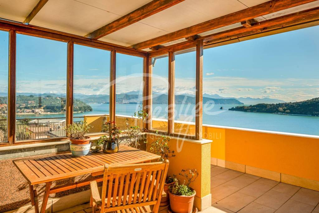 Portovenere attico con terrazza e garage vista mare totale
