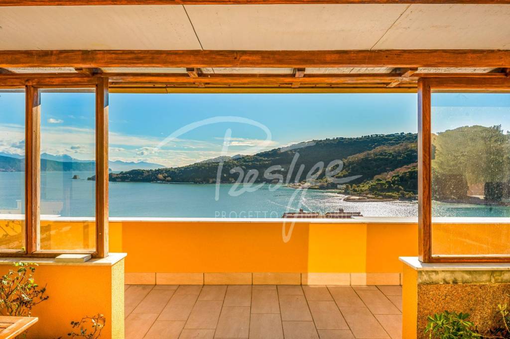 Portovenere attico con terrazza e garage vista mare totale