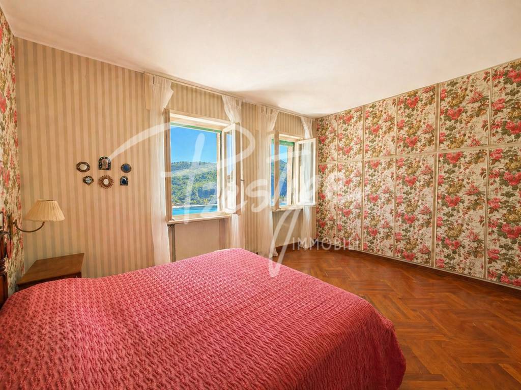 Portovenere attico con terrazza e garage vista mare totale