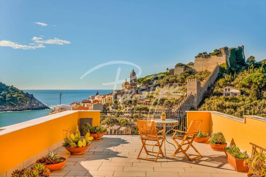 Portovenere attico con terrazza e garage vista mare totale