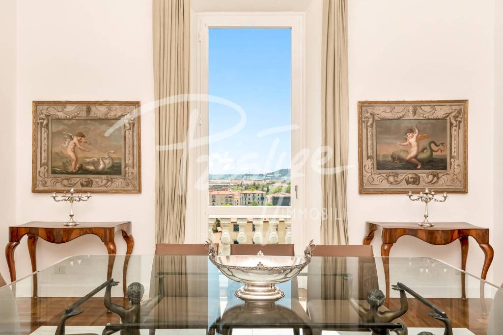 La Spezia porzione di villa bifamiliare con piscina