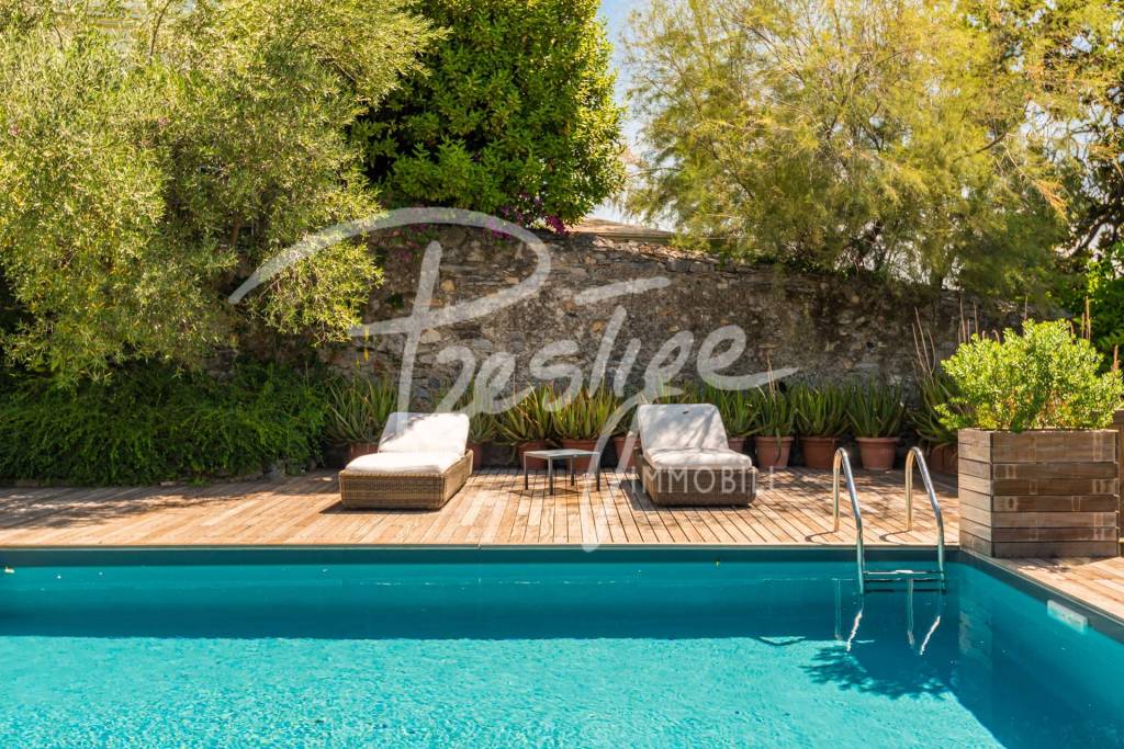 La Spezia porzione di villa bifamiliare con piscina