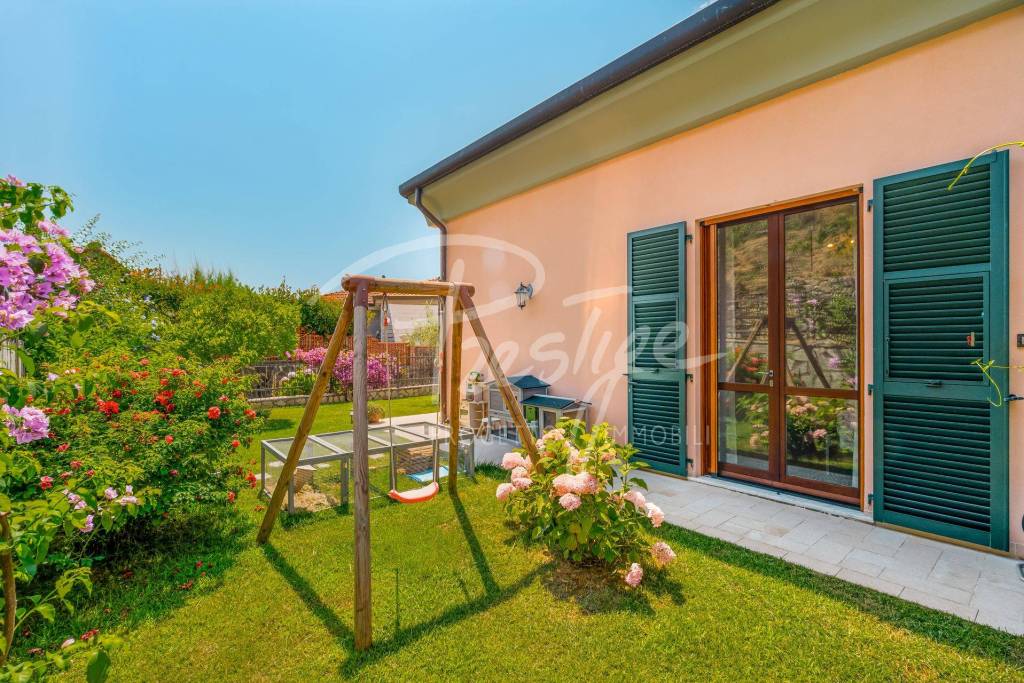 La Spezia Carozzo appartamento in villetta vista mare