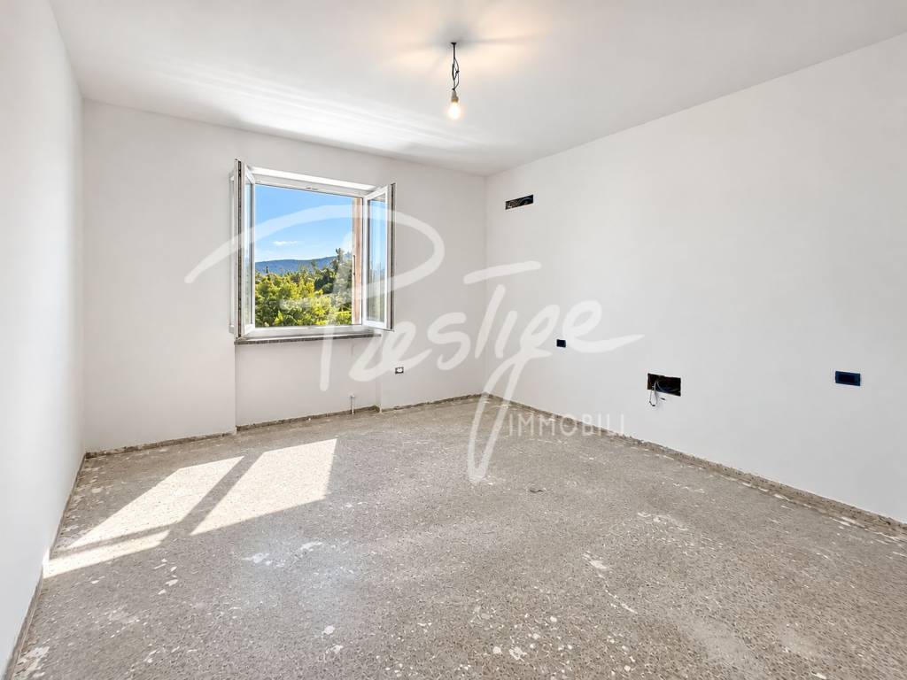Isola porzione di trifamiliare con vista panoramica