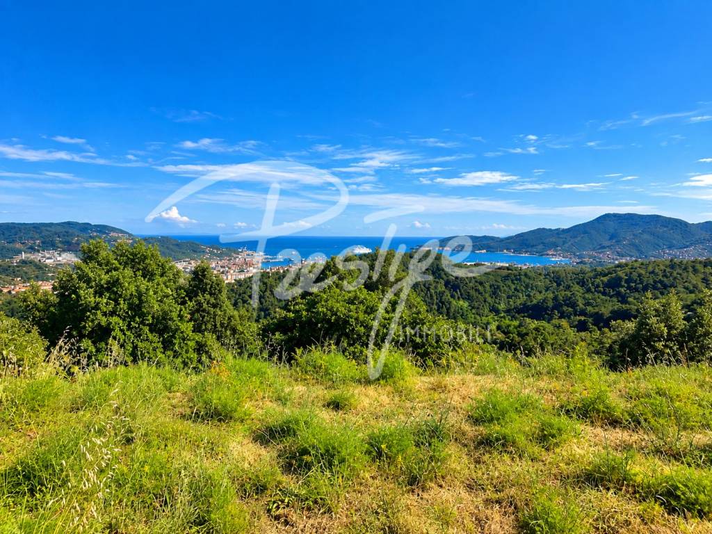 Isola porzione di trifamiliare con vista panoramica