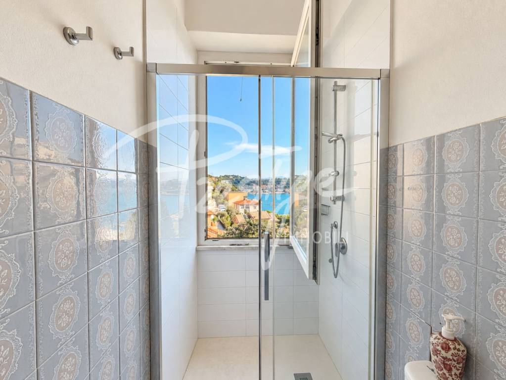 Portovenere quadrilocale con cantina e vista mare