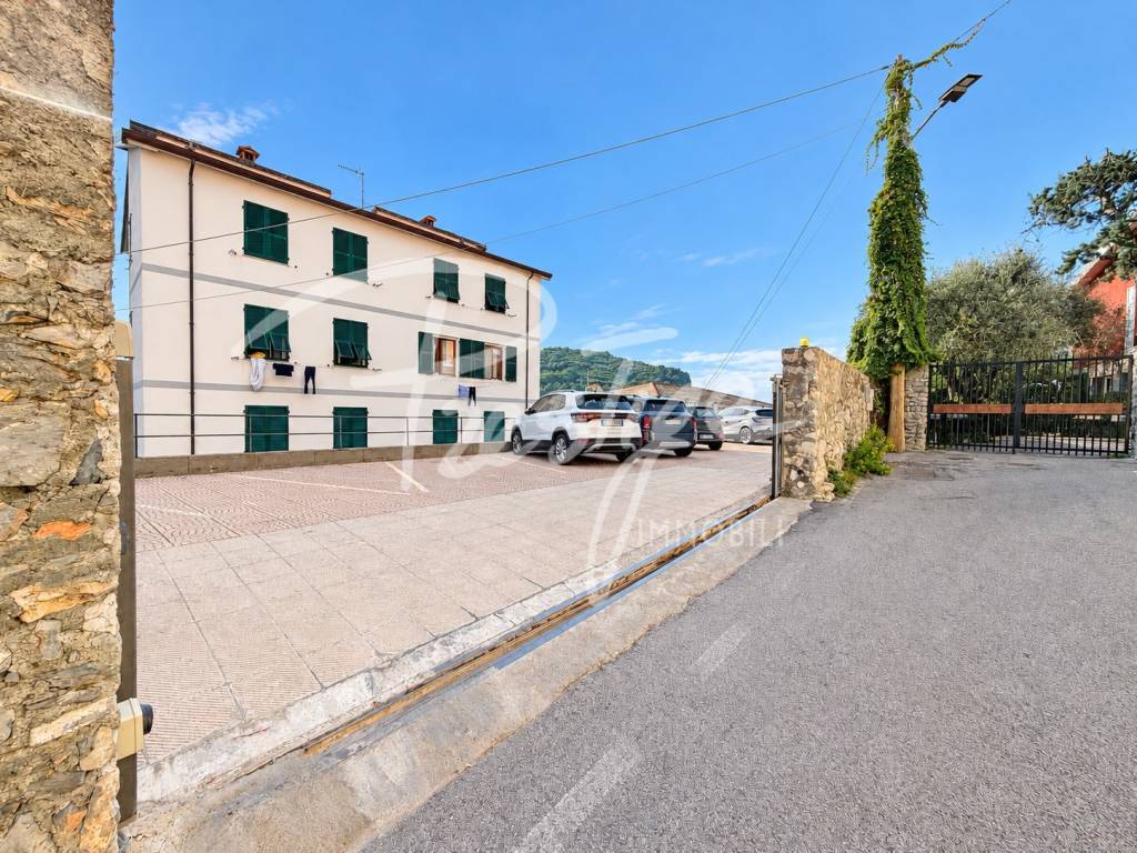 Portovenere quadrilocale con cantina e vista mare
